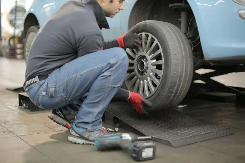 Reifenwechsel bei der KFZ-Werkstatt Mroué